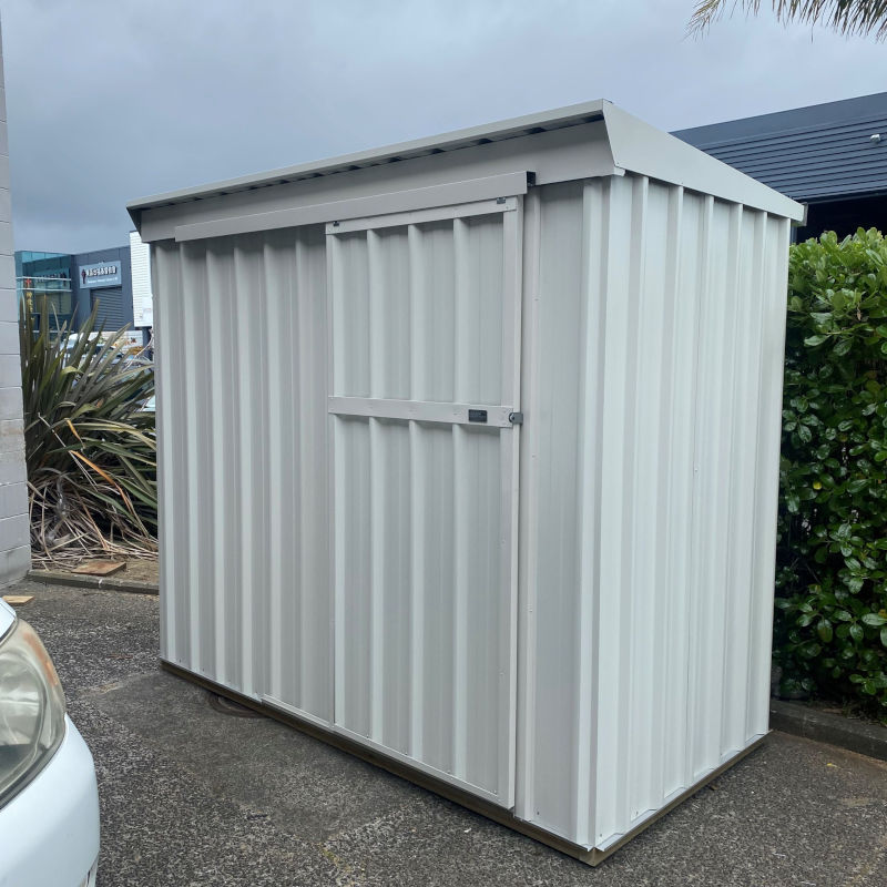 CLEARANCE SHEDS<br />
