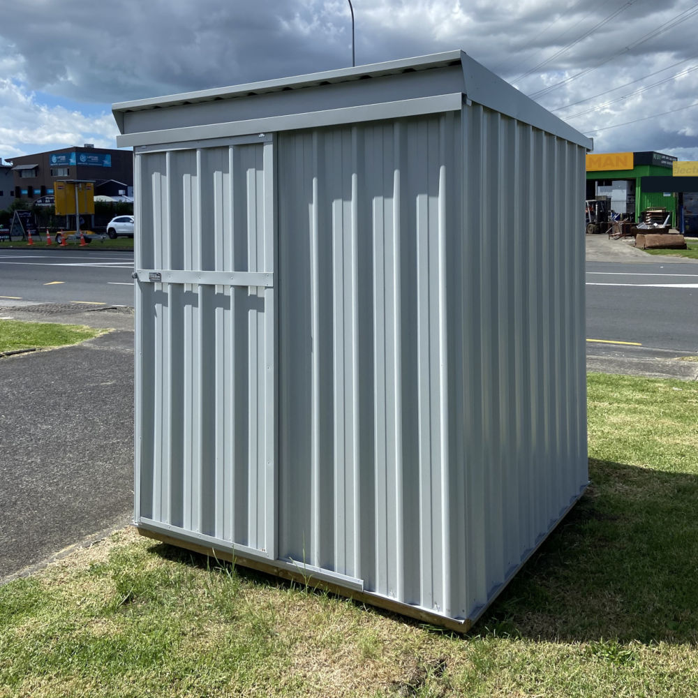 CLEARANCE SHEDS<br />
